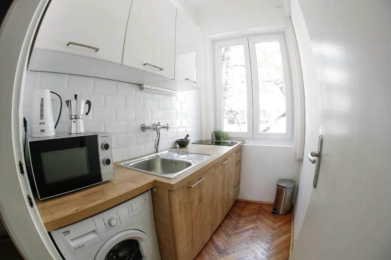 Taya Apartment Ljubljana 0*,
